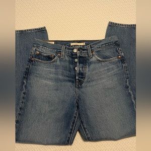 New Without tags Levis wedgie fit